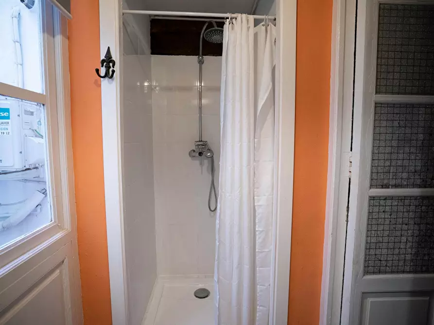 Immagine 9 di Camera in affitto  in Carrer de l'Almudí a Valencia