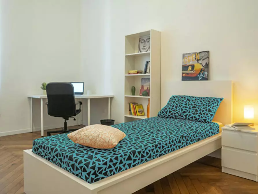 Immagine 1 di Camera in affitto  in Via Luigi Cibrario a Torino