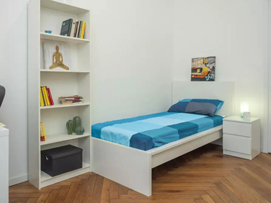 Immagine 1 di Camera in affitto  in Via Luigi Cibrario a Torino