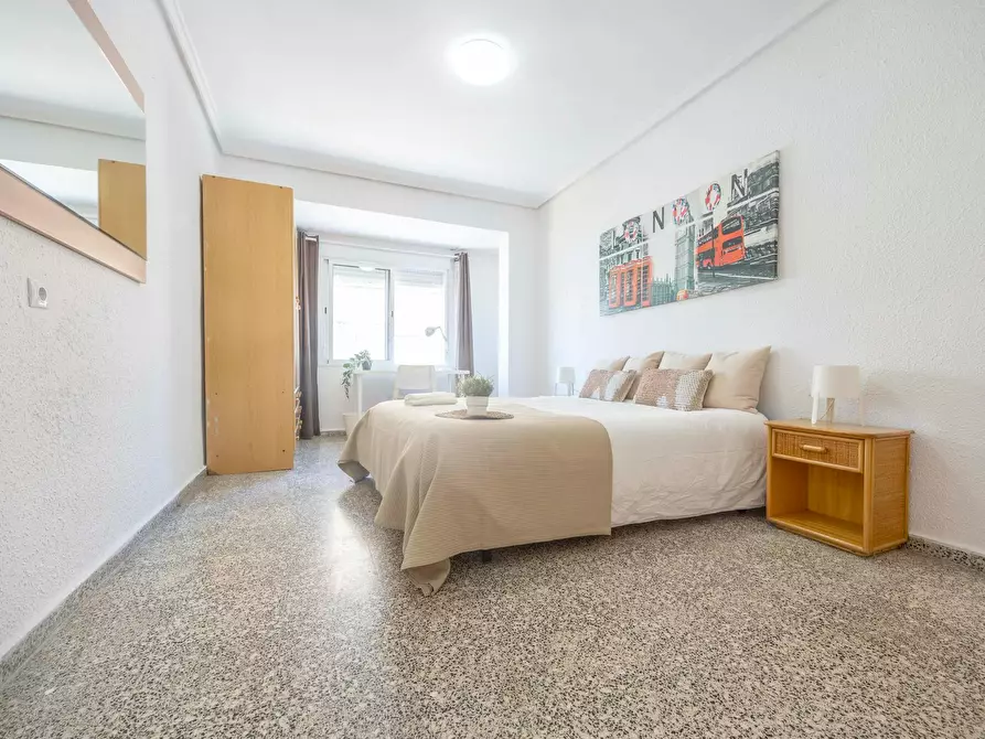 Immagine 1 di Camera in affitto  in Calle Reig Genovés a Valencia