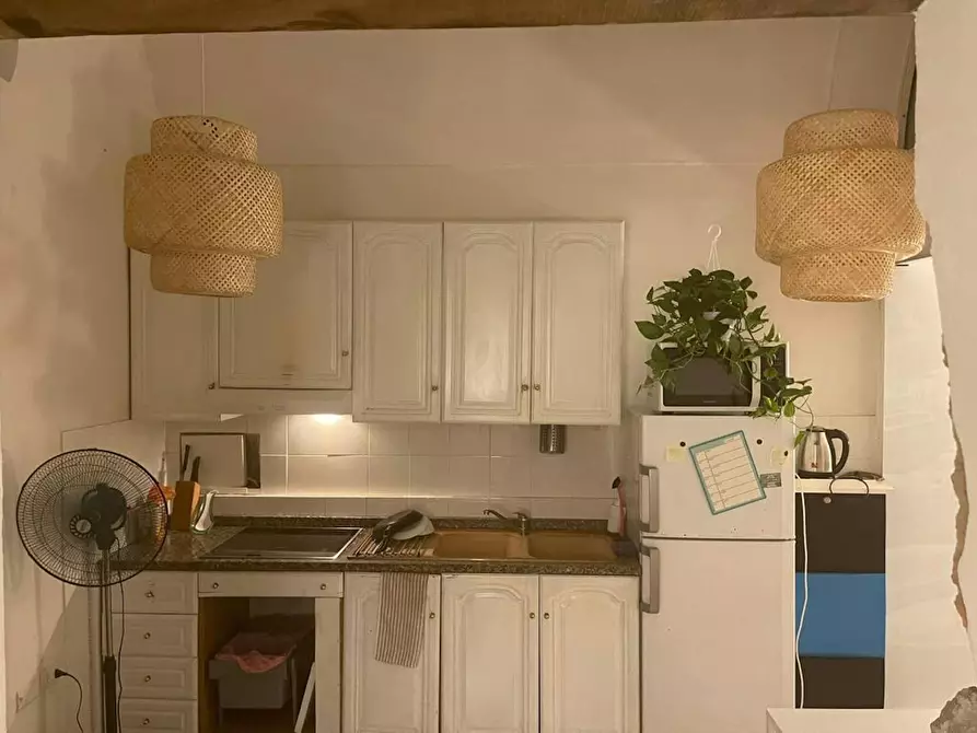 Immagine 10 di Camera in affitto  in Via San Giovanni in Porta a Napoli