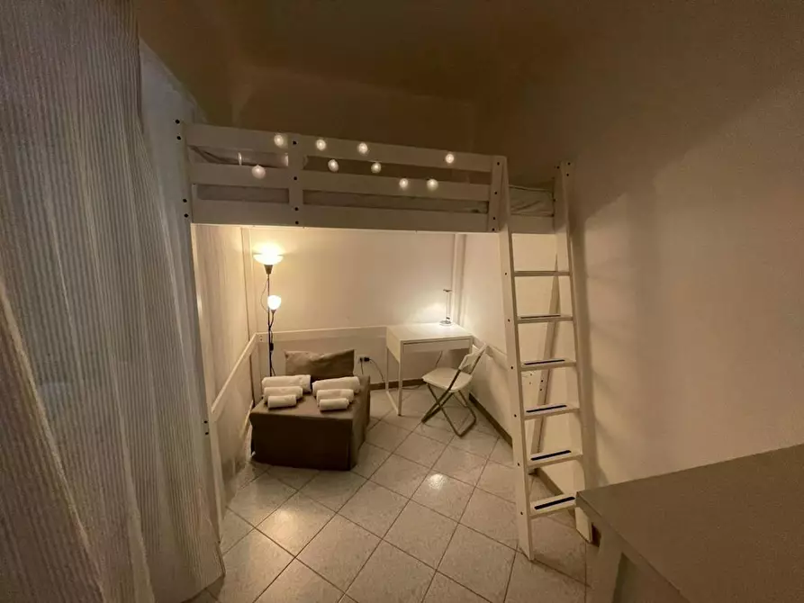 Immagine 5 di Camera in affitto  in Via San Giovanni in Porta a Napoli