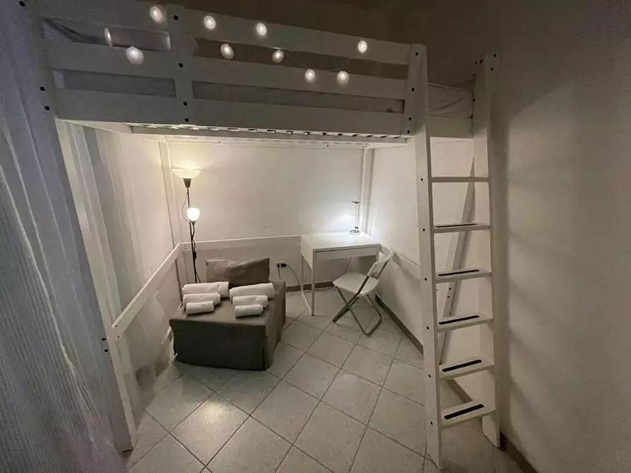 Immagine 4 di Camera in affitto  in Via San Giovanni in Porta a Napoli