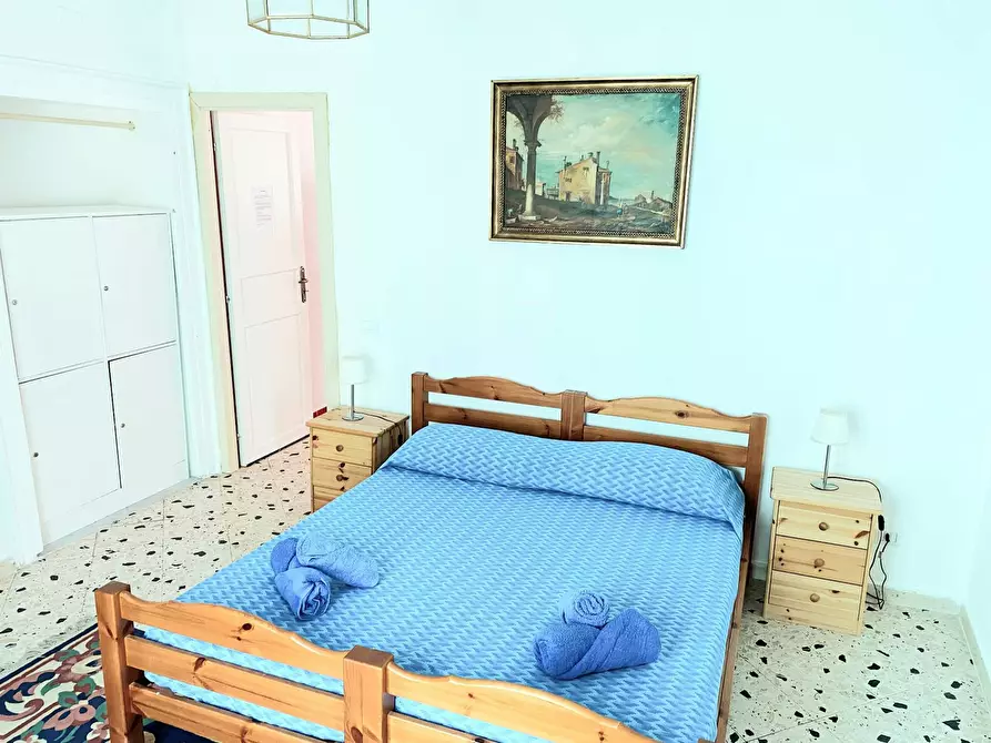 Immagine 8 di Camera in affitto  in Via Argenteria a Palermo