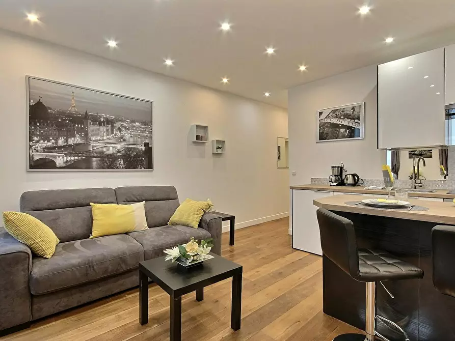 Immagine 5 di Appartamento in affitto  in Rue Poissonnière a Paris