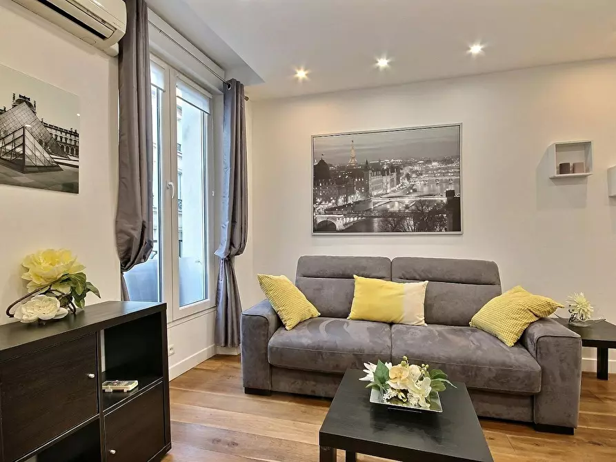 Immagine 4 di Appartamento in affitto  in Rue Poissonnière a Paris