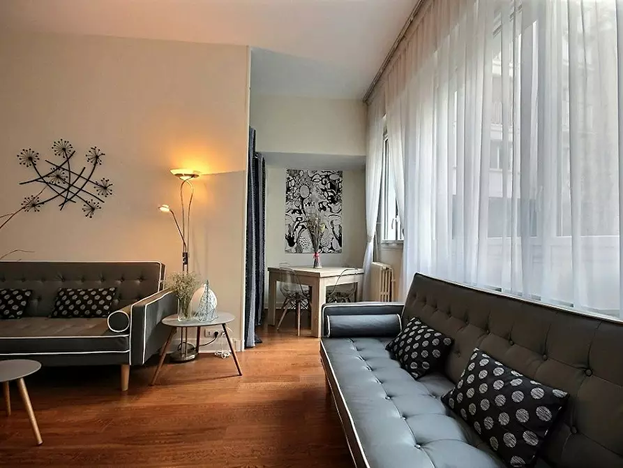 Immagine 8 di Appartamento in affitto  in Rue Rennequin a Paris 17