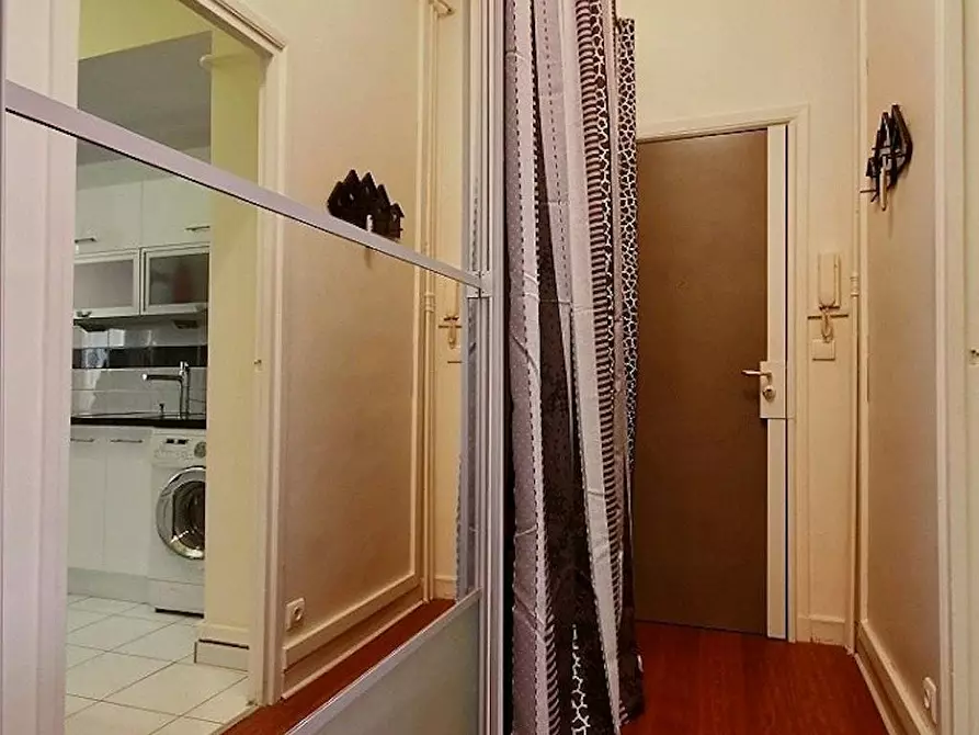 Immagine 4 di Appartamento in affitto  in Rue Rennequin a Paris 17