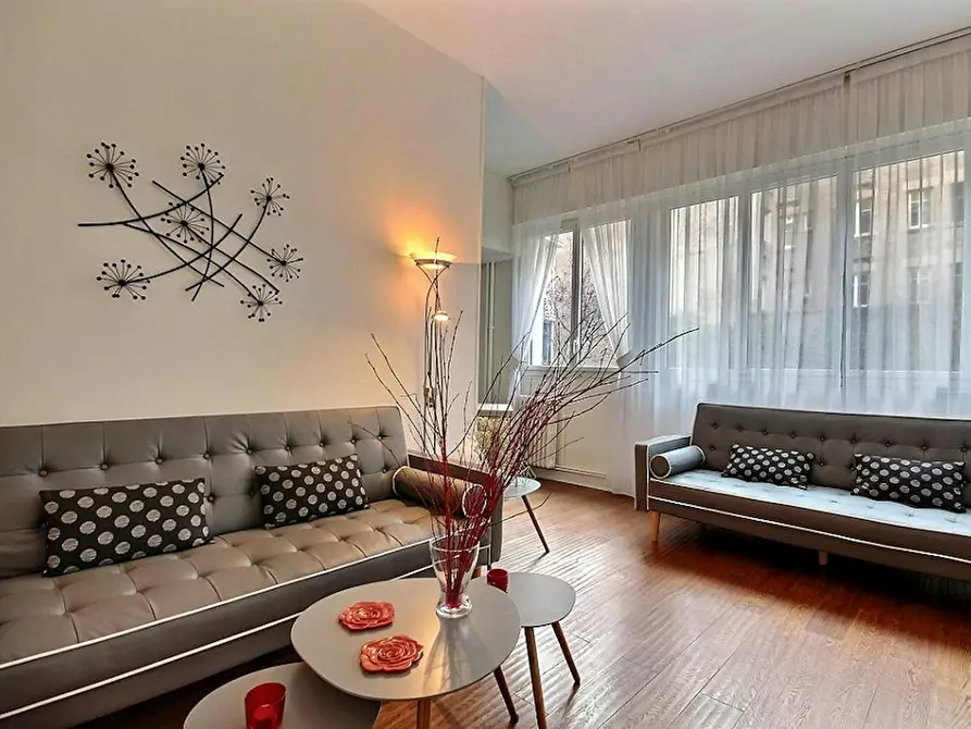 Immagine 5 di Appartamento in affitto  in Rue Rennequin a Paris 17