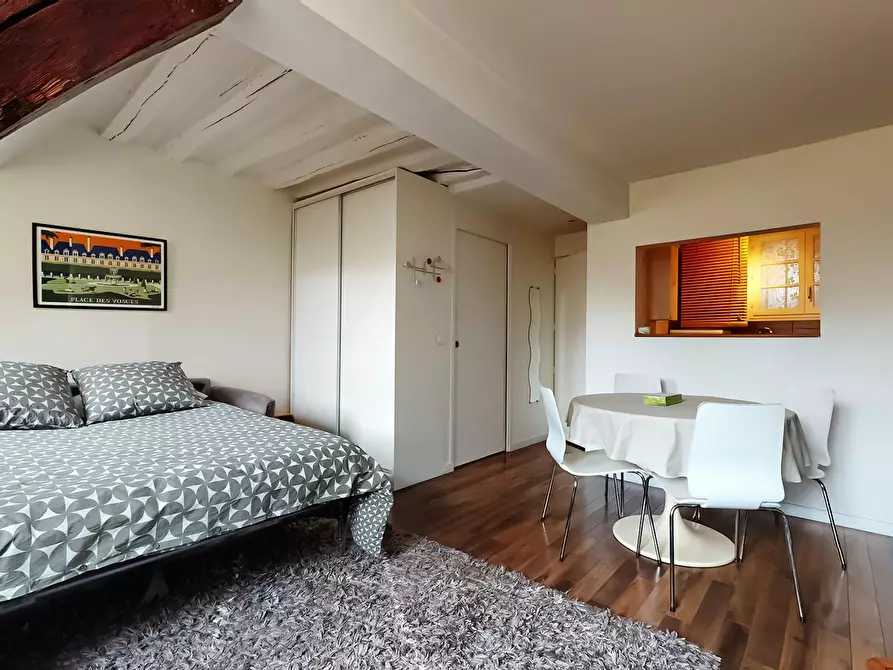 Immagine 2 di Appartamento in affitto  in Rue Sainte-Croix-de-la-Bretonnerie a Paris