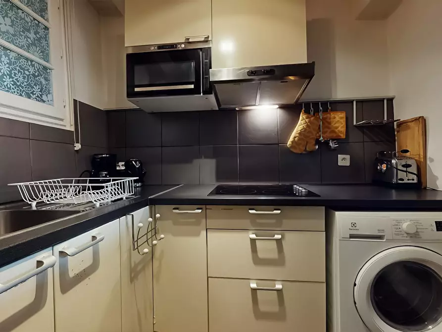 Immagine 9 di Appartamento in affitto  in Rue Sainte-Croix-de-la-Bretonnerie a Paris