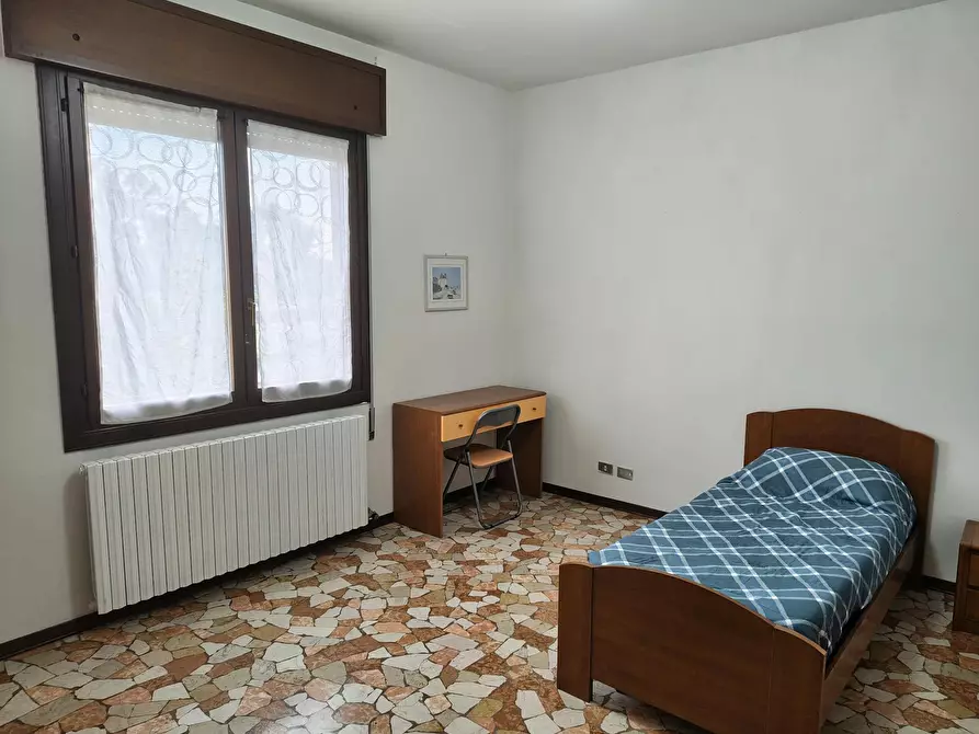 Immagine 6 di Camera in affitto  in Viale Astichello a Vicenza