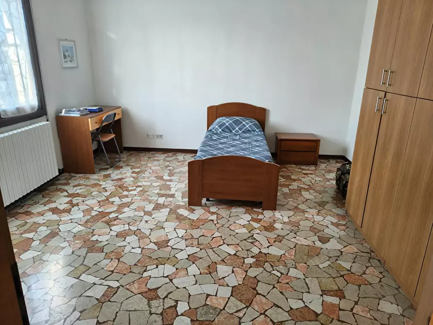 Immagine 1 di Camera in affitto  in Viale Astichello a Vicenza