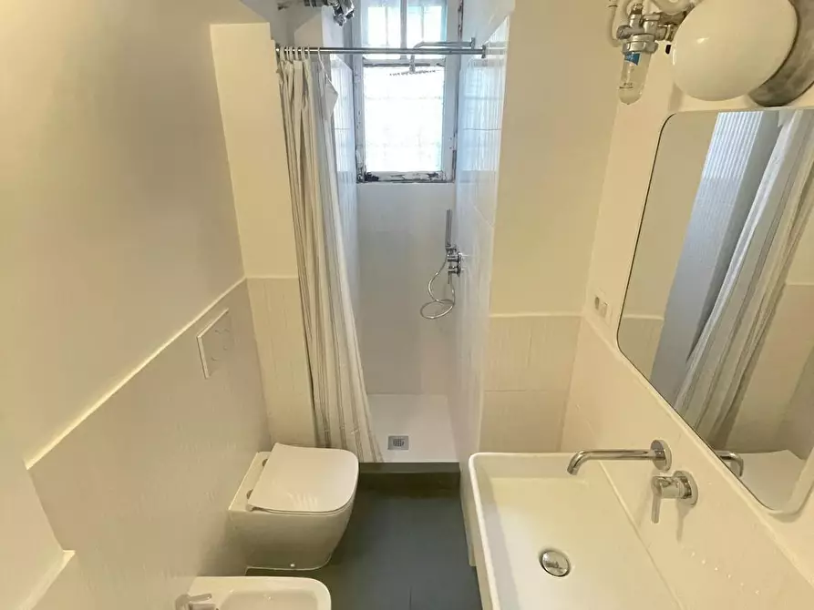 Immagine 7 di Camera in affitto  in Via La Spezia a Roma