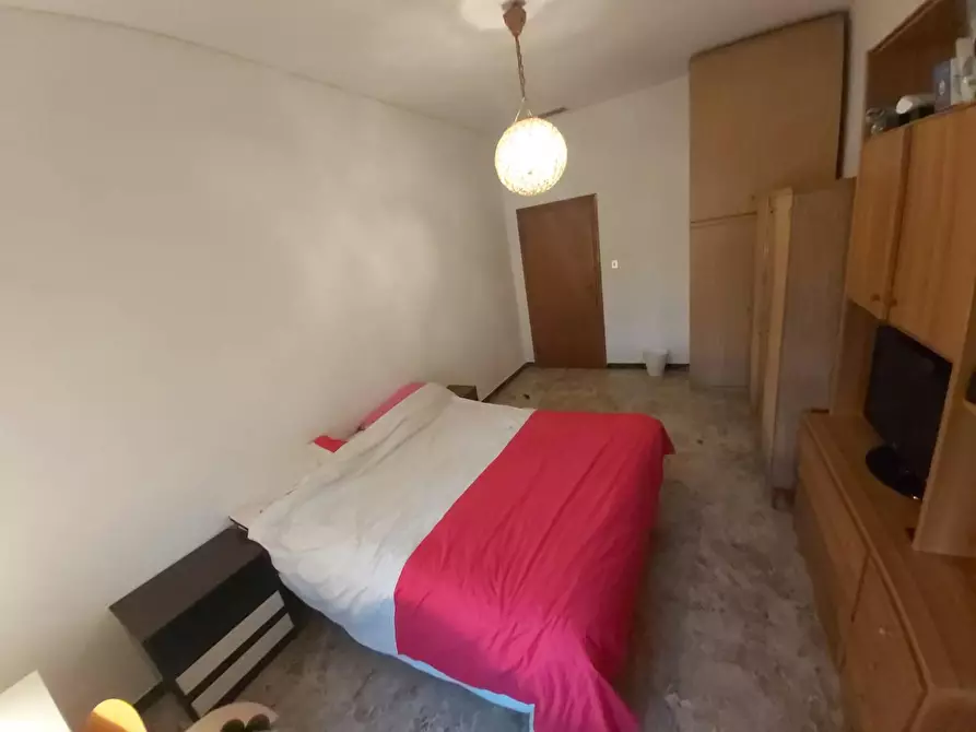 Immagine 1 di Camera in affitto  in Piazza San Francesco d'Assisi a Bologna