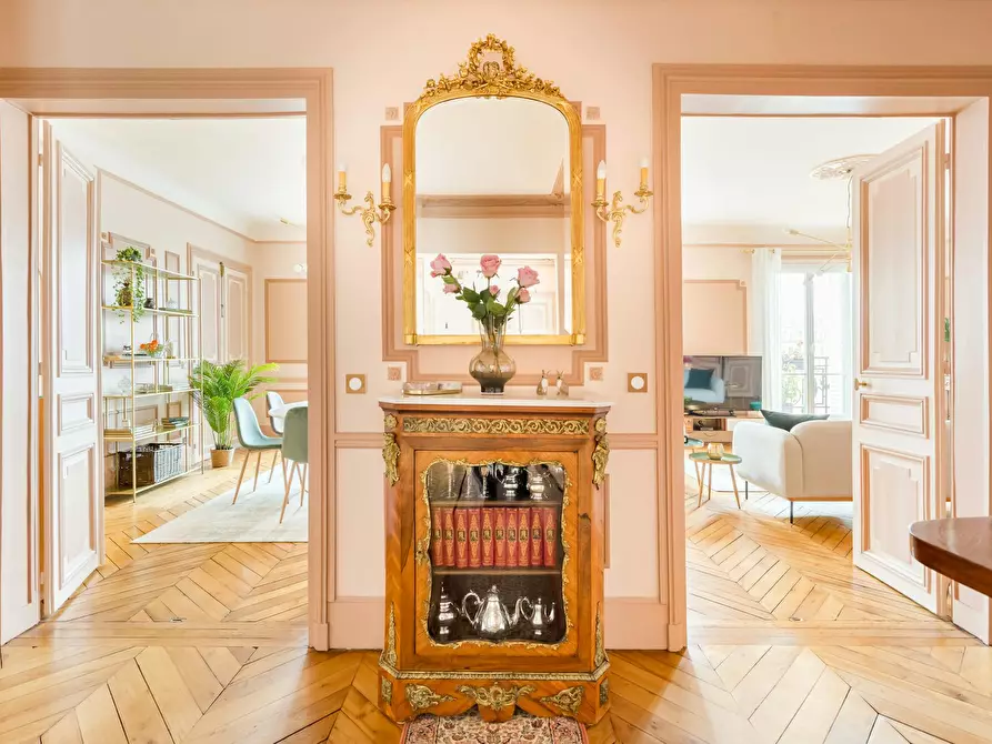 Immagine 5 di Appartamento in affitto  in Rue de Rome a Paris 08