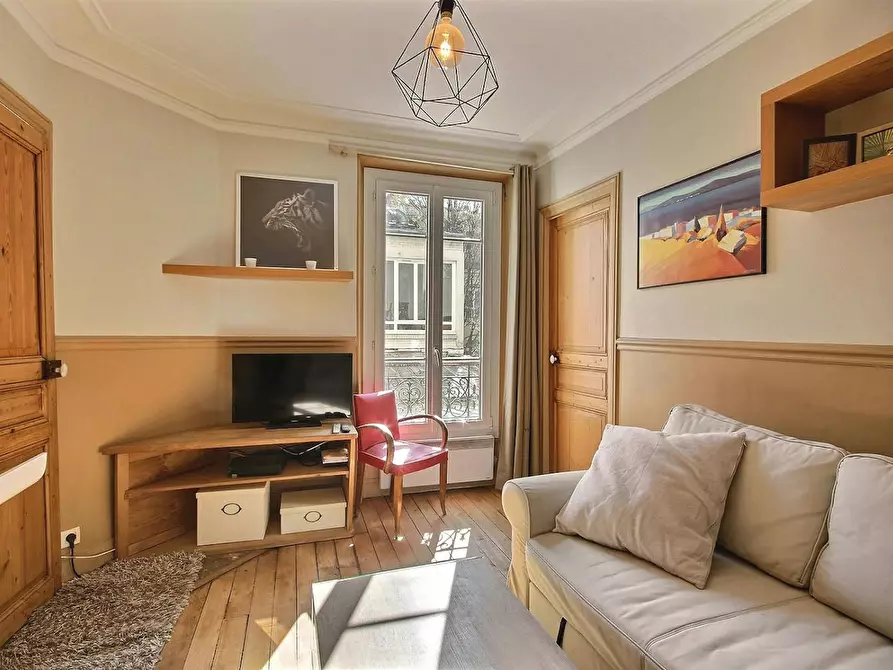 Immagine 5 di Appartamento in affitto  in Rue des Cloys a Paris 18