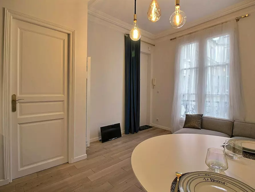 Immagine 5 di Appartamento in affitto  in Rue Greffulhe a Paris 08