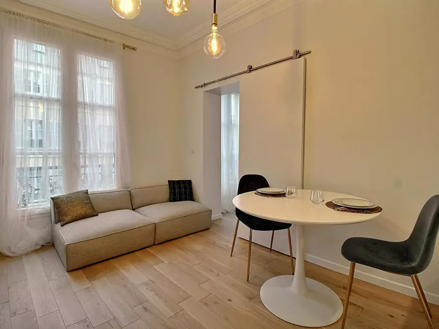 Immagine 1 di Appartamento in affitto  in Rue Greffulhe a Paris 08