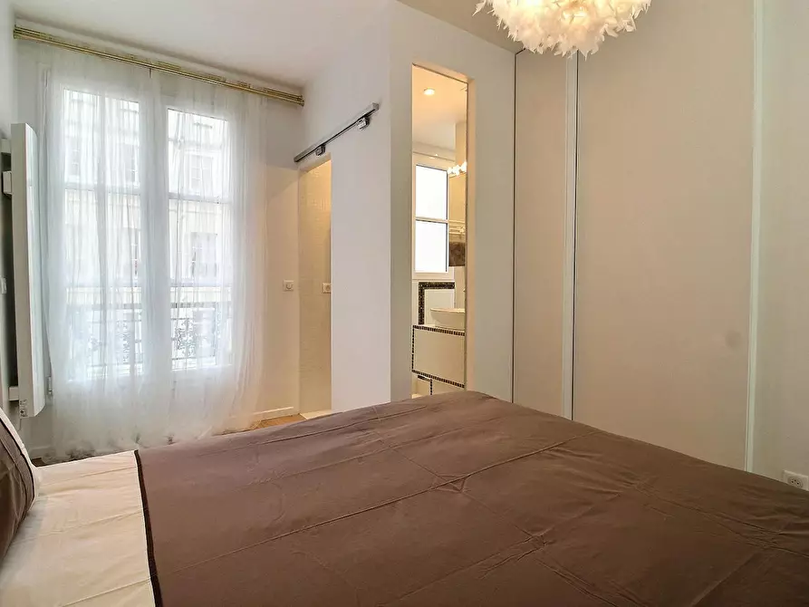 Immagine 7 di Appartamento in affitto  in Rue Greffulhe a Paris 08