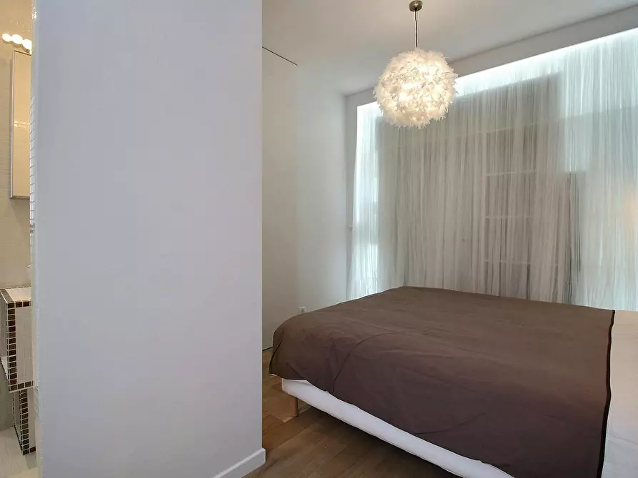 Immagine 8 di Appartamento in affitto  in Rue Greffulhe a Paris 08