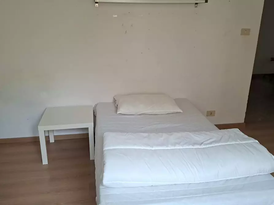 Immagine 8 di Camera in affitto  in Via della Brianza a Roma