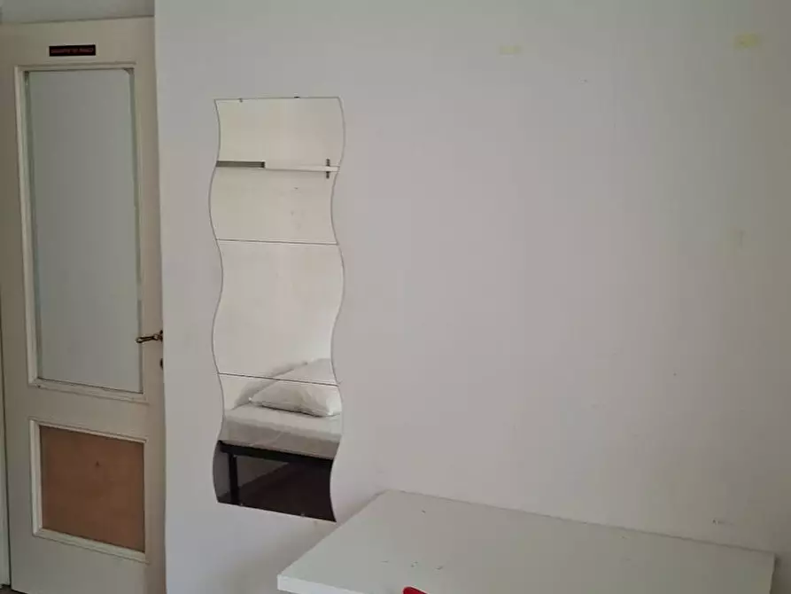 Immagine 10 di Camera in affitto  in Via della Brianza a Roma