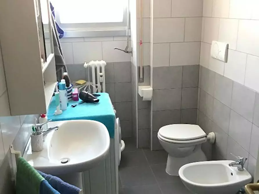 Immagine 10 di Camera in affitto  in Via Dire Daua a Roma
