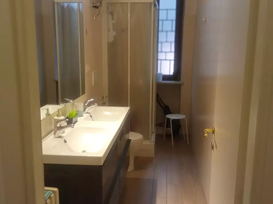 Immagine 8 di Camera in affitto  in Via Mattie a Torino