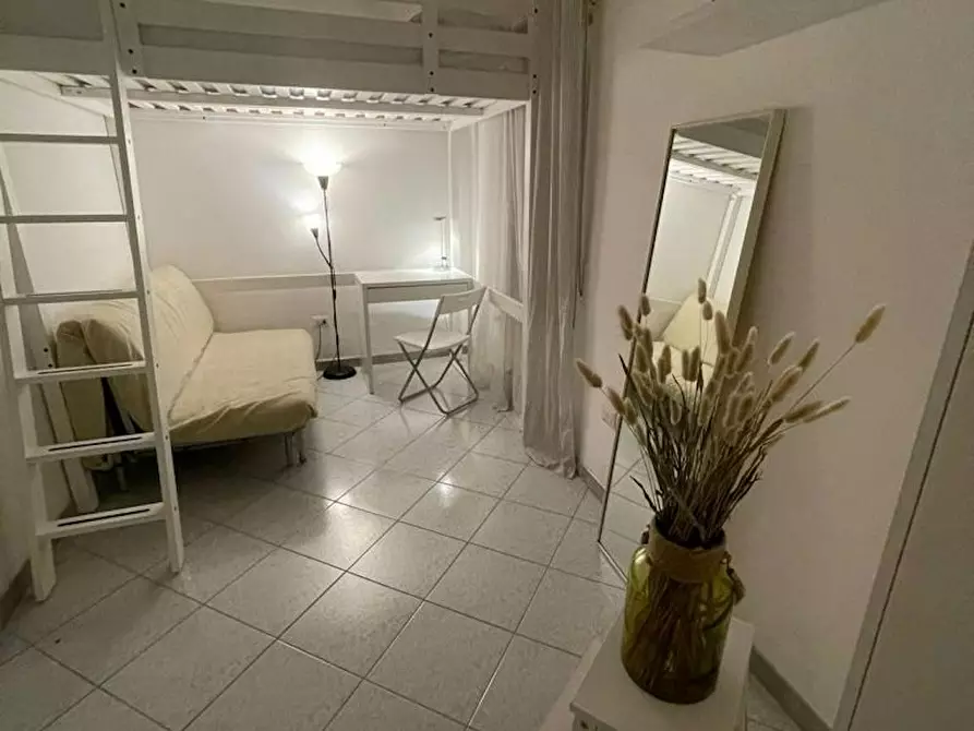 Immagine 5 di Camera in affitto  in Via San Giovanni in Porta a Napoli