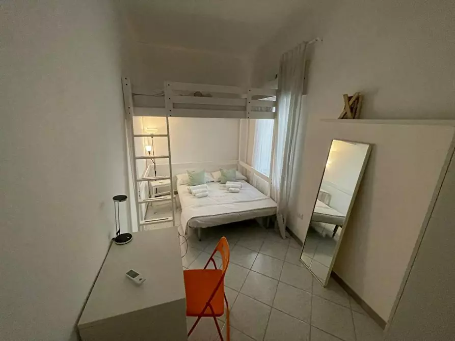 Immagine 9 di Camera in affitto  in Via San Giovanni in Porta a Napoli