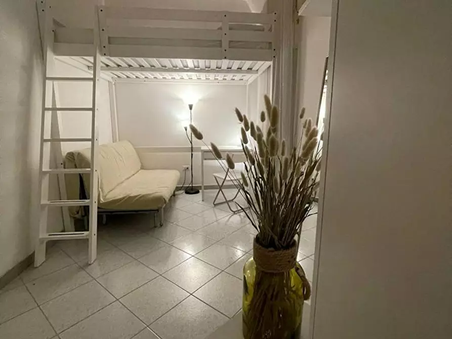 Immagine 8 di Camera in affitto  in Via San Giovanni in Porta a Napoli