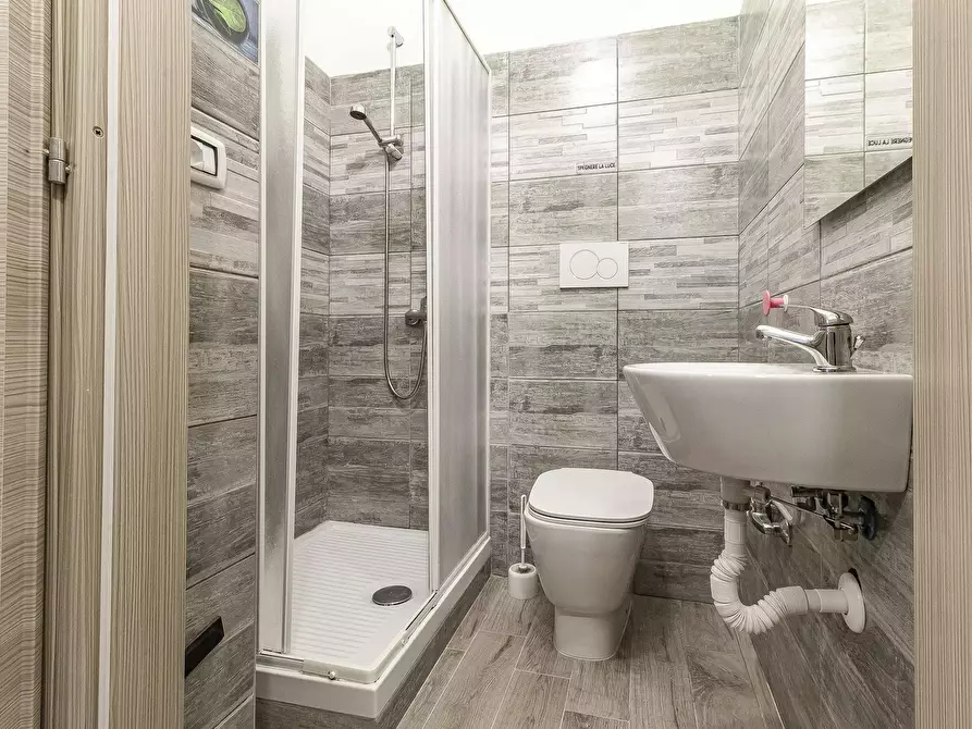 Immagine 6 di Camera in affitto  in Viale Adua a Sassari