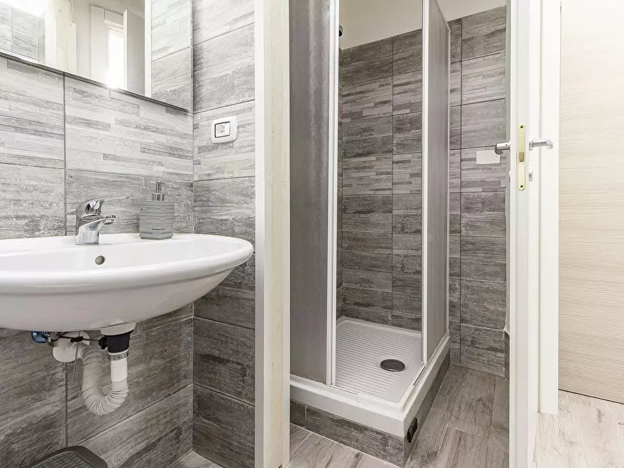 Immagine 5 di Camera in affitto  in Viale Adua a Sassari