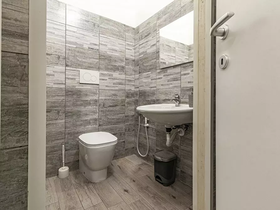 Immagine 8 di Camera in affitto  in Viale Adua a Sassari