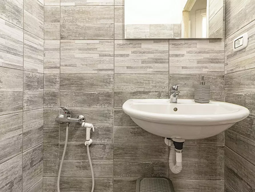 Immagine 6 di Camera in affitto  in Viale Adua a Sassari