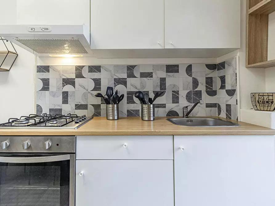 Immagine 10 di Camera in affitto  in Viale Adua a Sassari