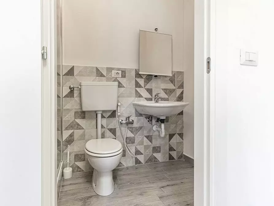 Immagine 6 di Camera in affitto  in Viale Adua a Sassari