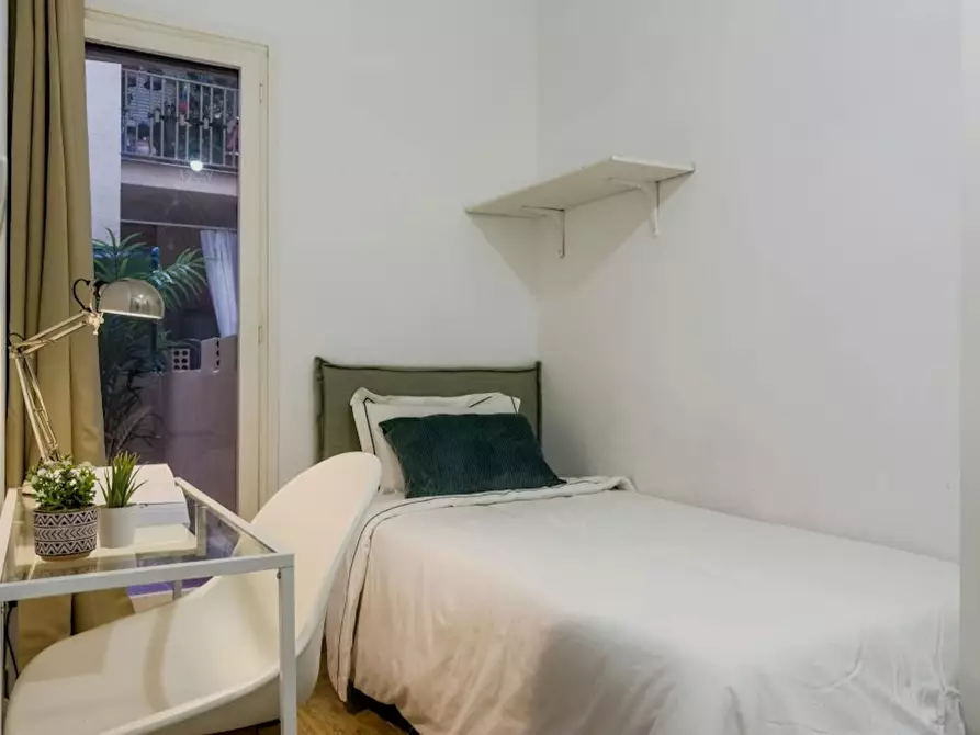 Immagine 1 di Camera in affitto  in Carrer de Cabanes a Barcelona