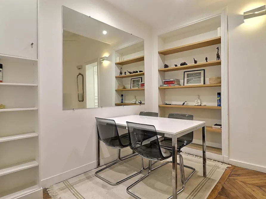 Immagine 4 di Appartamento in affitto  in Rue Marbeuf a Paris 08