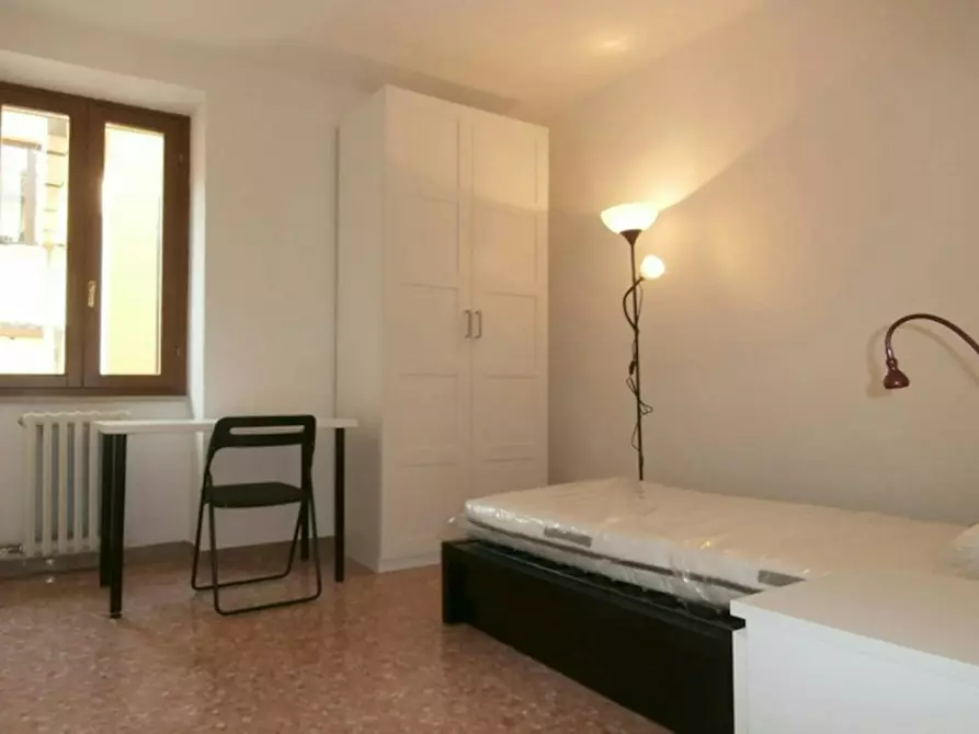 Immagine 2 di Camera in affitto  in Via Santa Chiara a Verona