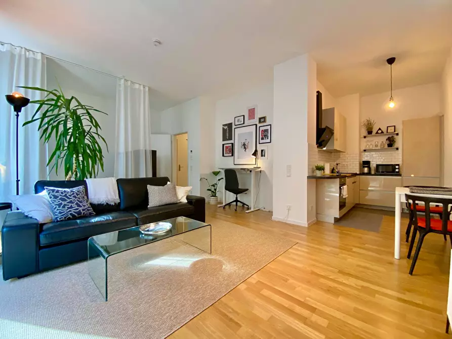 Immagine 1 di Appartamento in affitto  in Columbiadamm a Berlin Kreuzberg