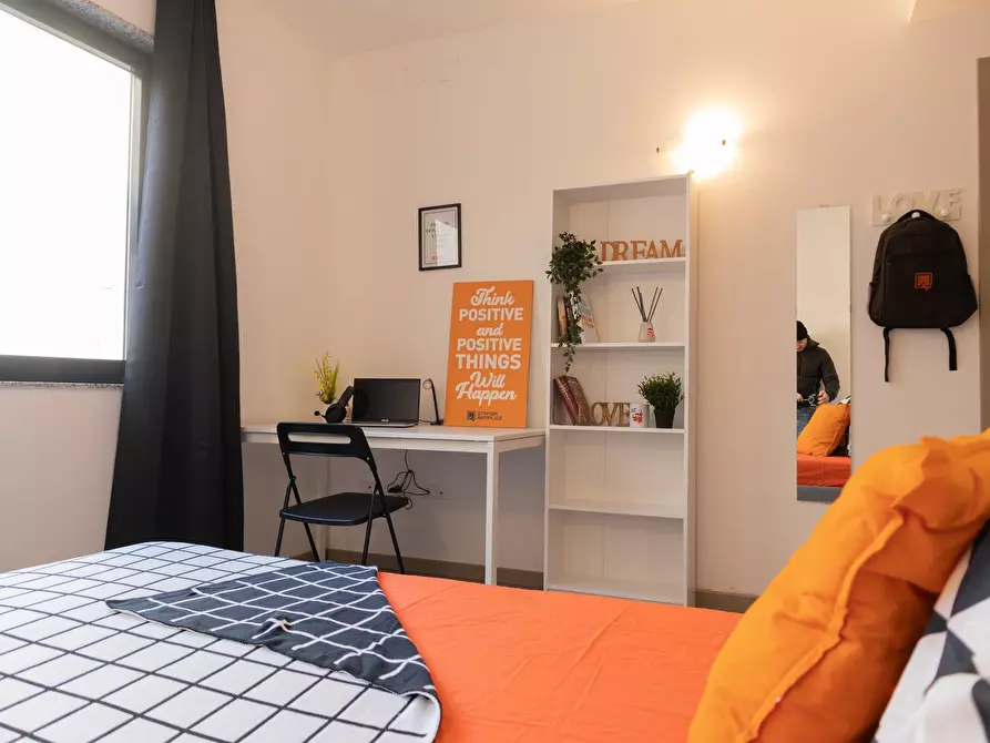 Immagine 2 di Camera in affitto  in Via Dante Alighieri a Cagliari