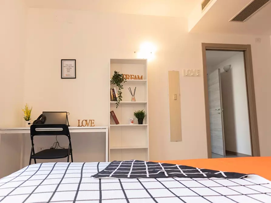 Immagine 4 di Camera in affitto  in Via Dante Alighieri a Cagliari