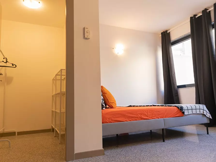 Immagine 3 di Camera in affitto  in Via Dante Alighieri a Cagliari