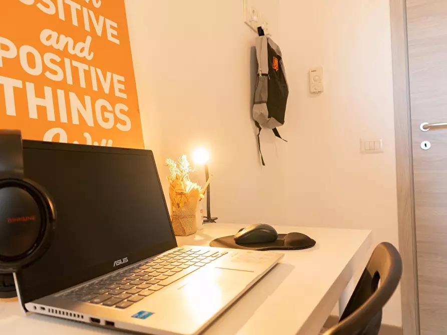 Immagine 3 di Camera in affitto  in Via Dante Alighieri a Cagliari