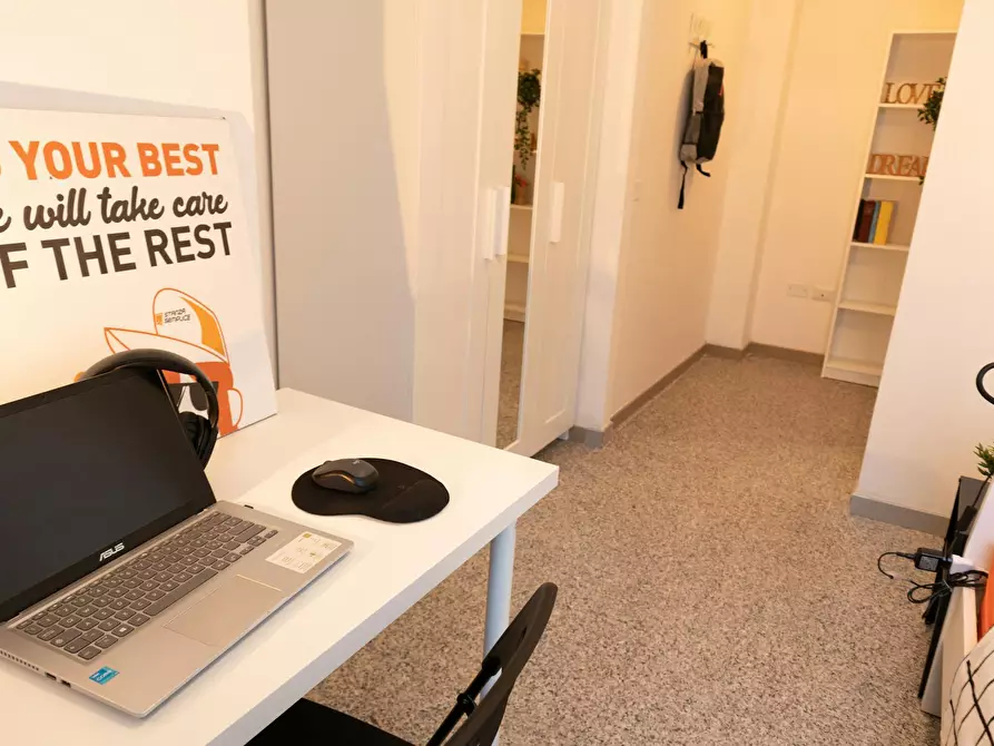 Immagine 3 di Camera in affitto  in Via Dante Alighieri a Cagliari