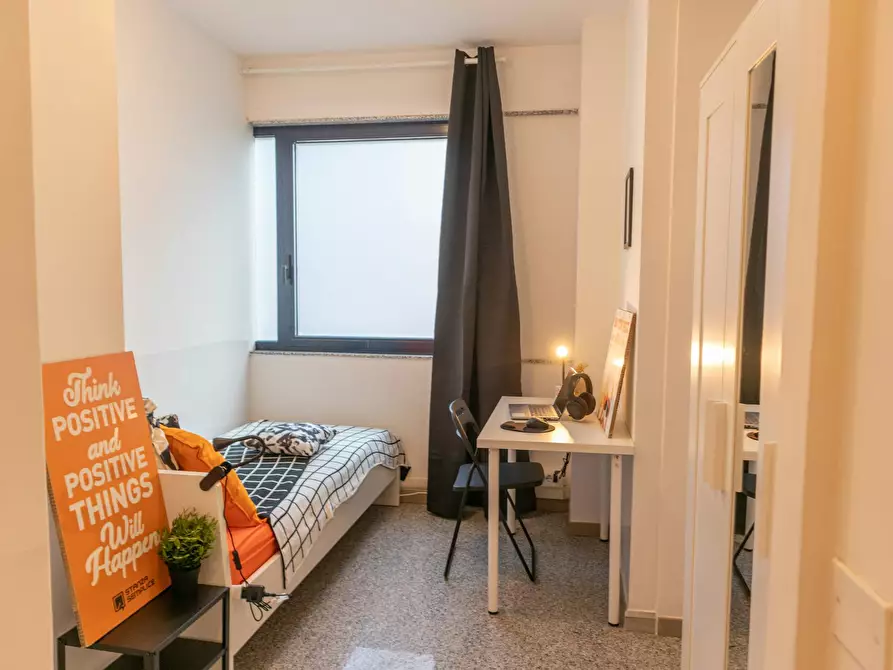 Immagine 1 di Camera in affitto  in Via Dante Alighieri a Cagliari