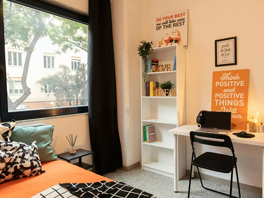 Immagine 1 di Camera in affitto  in Via Dante Alighieri a Cagliari