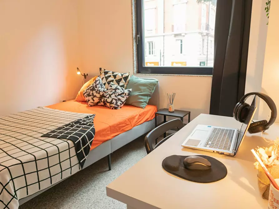 Immagine 3 di Camera in affitto  in Via Dante Alighieri a Cagliari